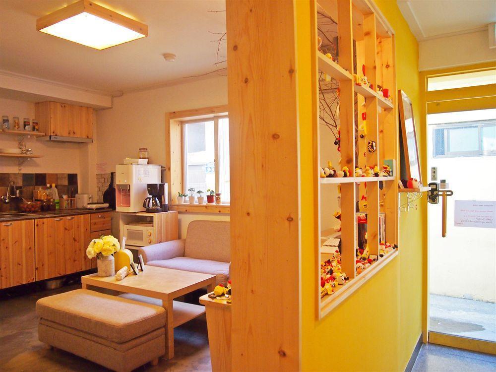 710 Guesthouse Yellow Busan Ngoại thất bức ảnh
