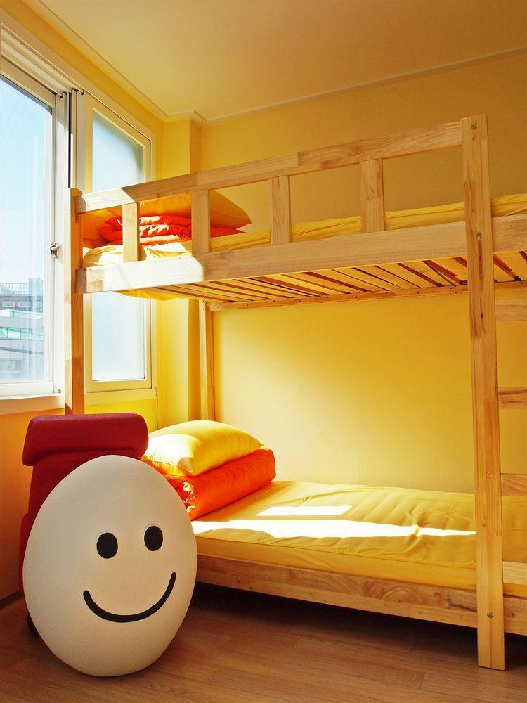 710 Guesthouse Yellow Busan Ngoại thất bức ảnh